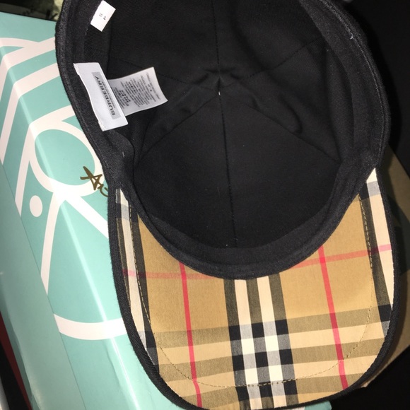 Woman’s Burberry Hat - Picture 5 of 6
